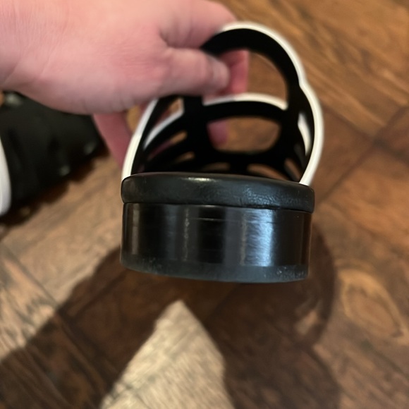 Hermes Sandals Size 37 - Picture 5 of 7